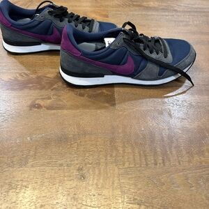 Nike custom internationalist size 9.5 like new!